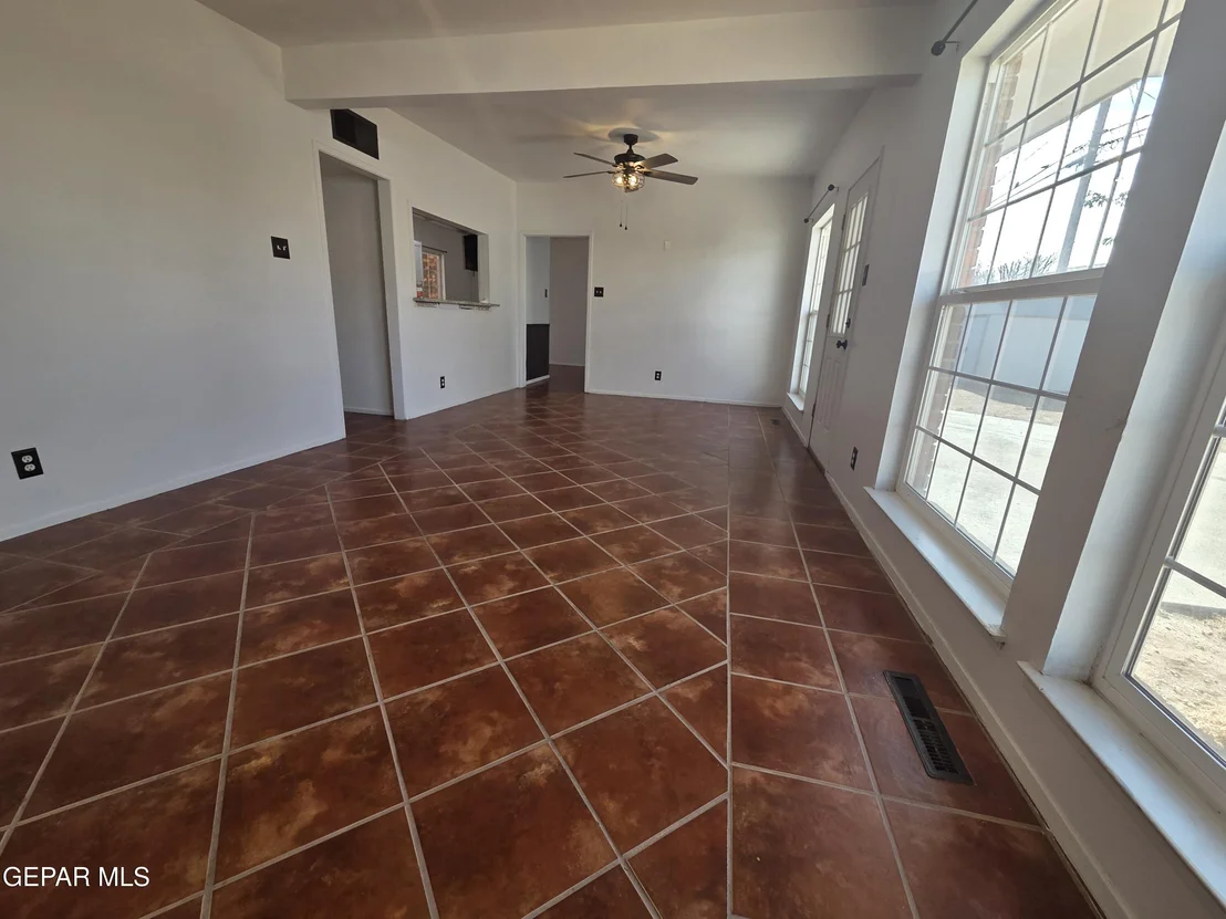 Photo of 5121 JULIANDRA Avenue