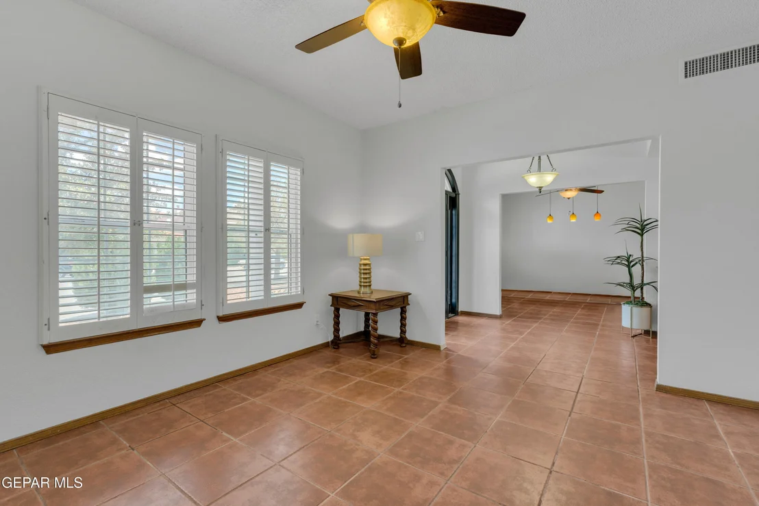 Photo of 2121 GREENLEE Drive
