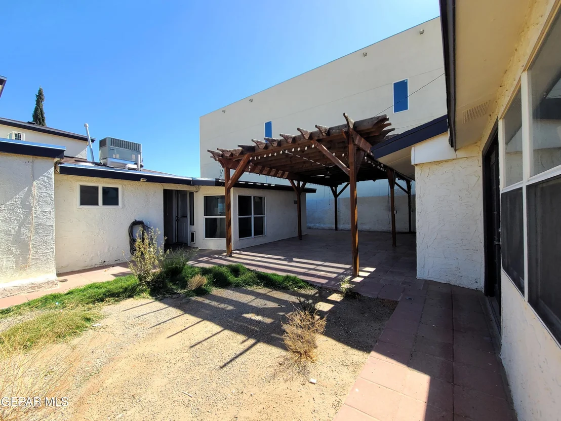 Photo of 1714 BANKER Road