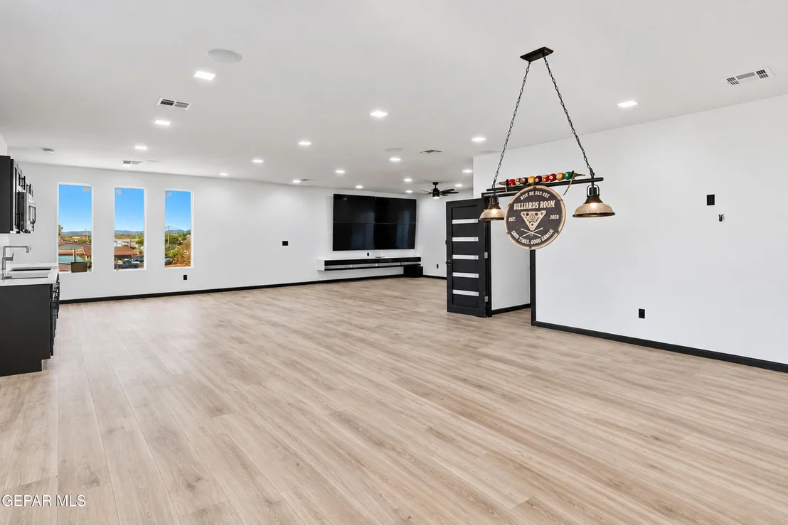 Photo of 817 Jones Point Place