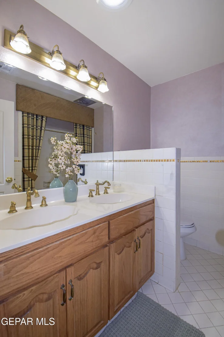 Photo of 849 River Oaks Drive