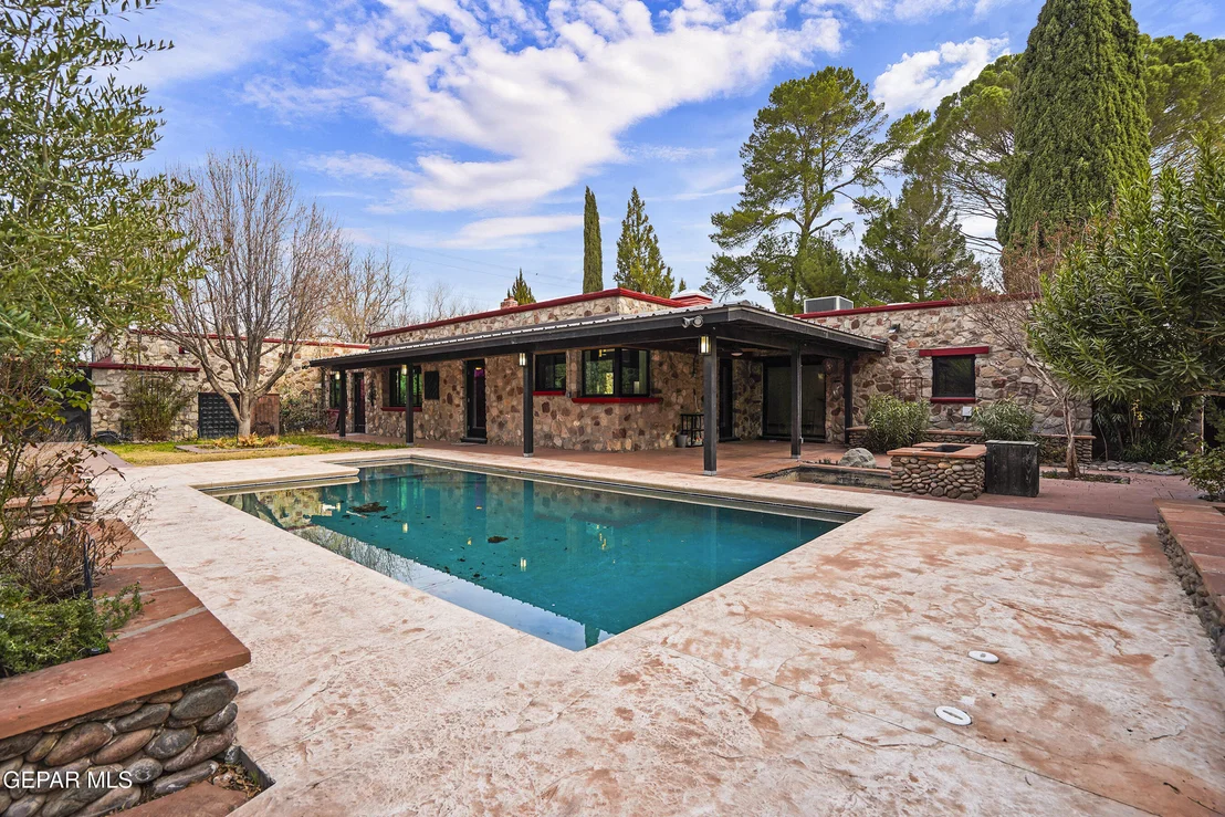 Photo of 200 W Sunset Road