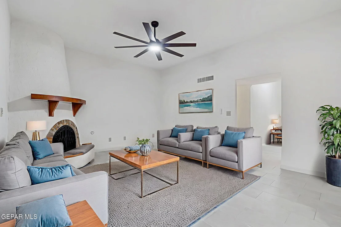 Photo of 836 ESPOLON Drive