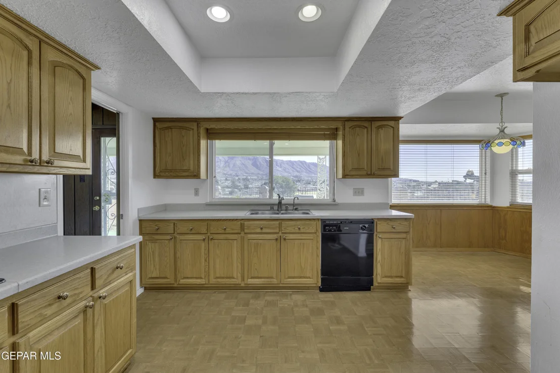 Photo of 612 SOMERSET Drive