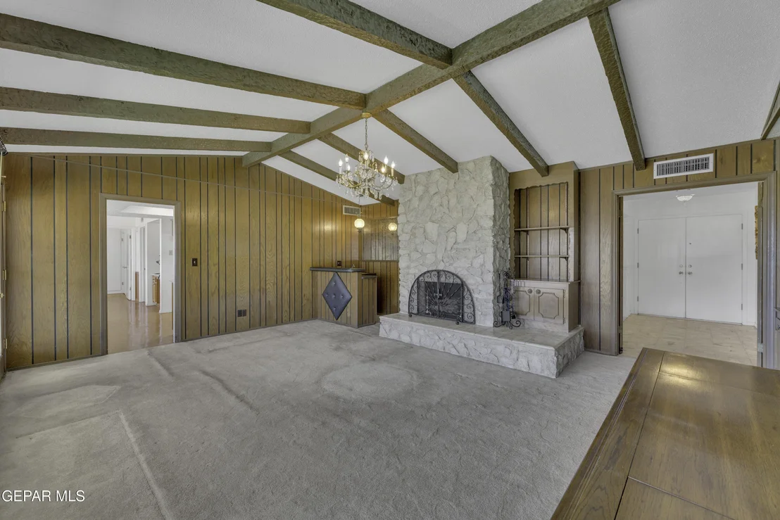 Photo of 612 SOMERSET Drive