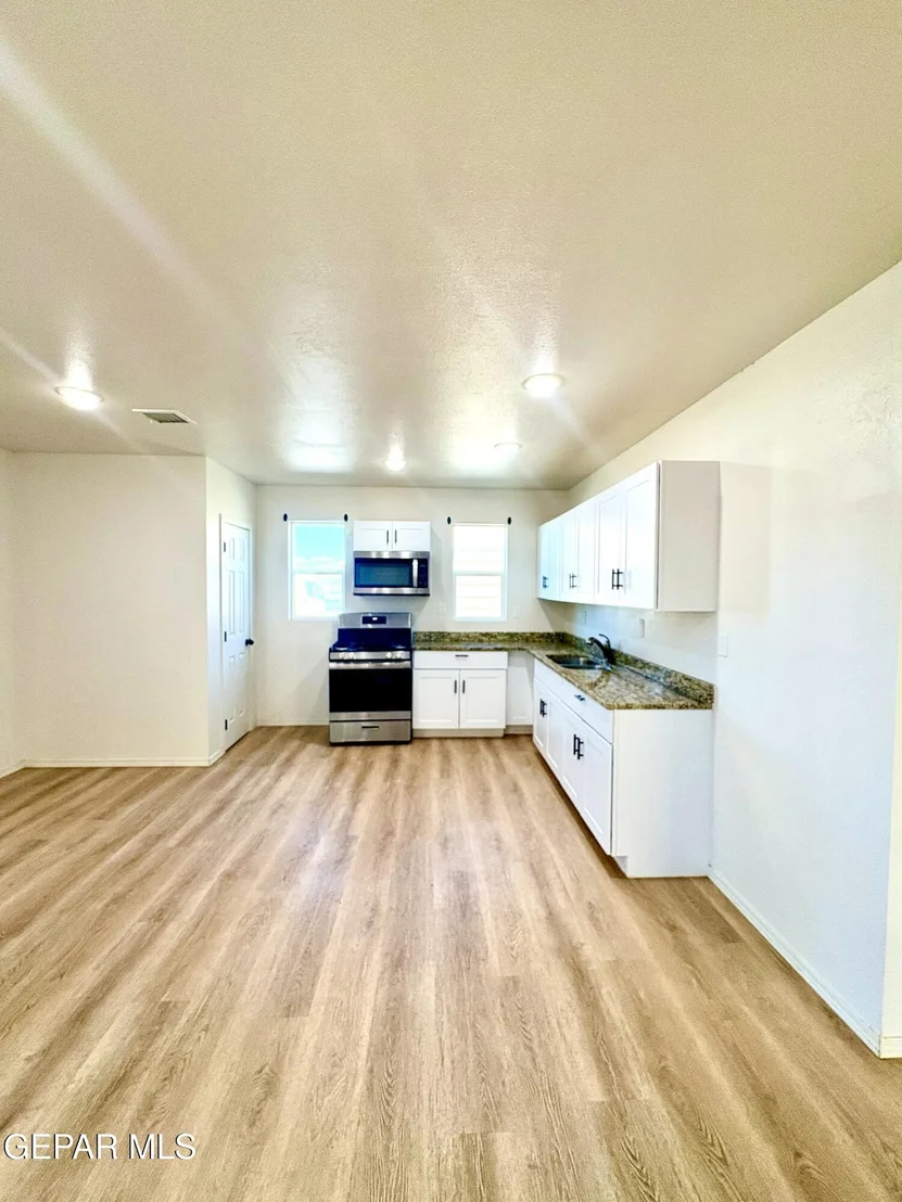 Photo of 11420 DORIS Road