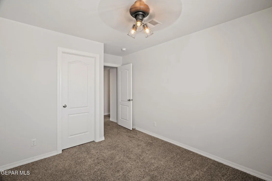 Photo of 913 Airship Place