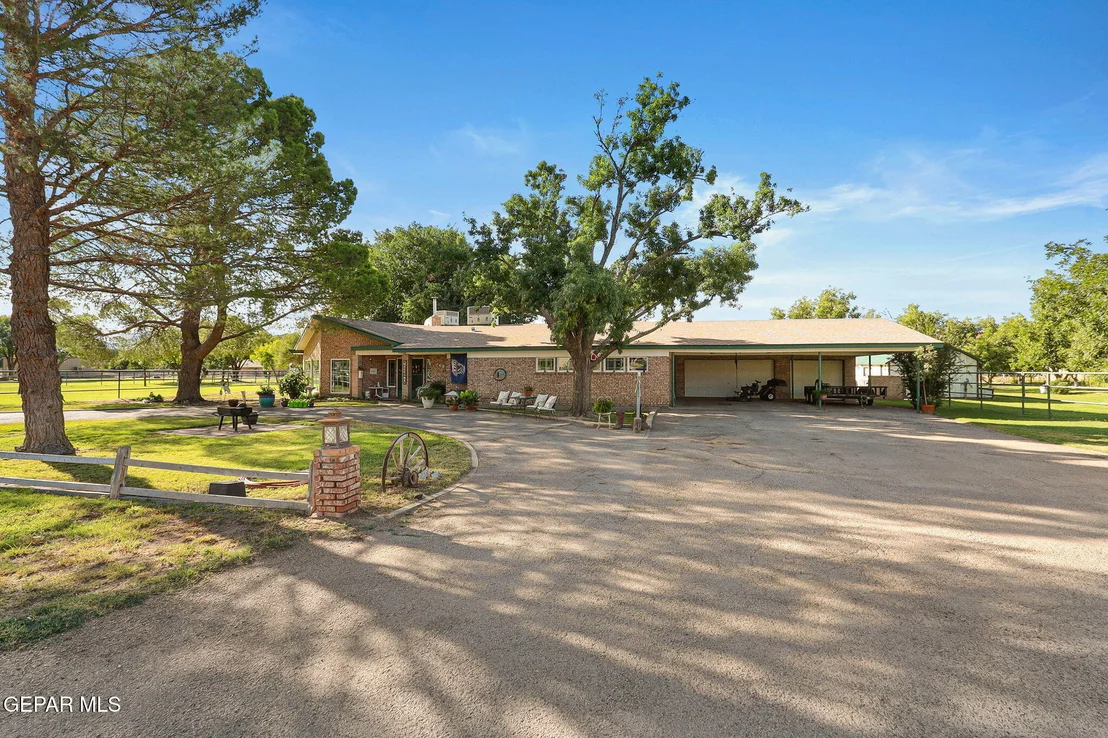 Photo of 136 LAURA GALE Drive