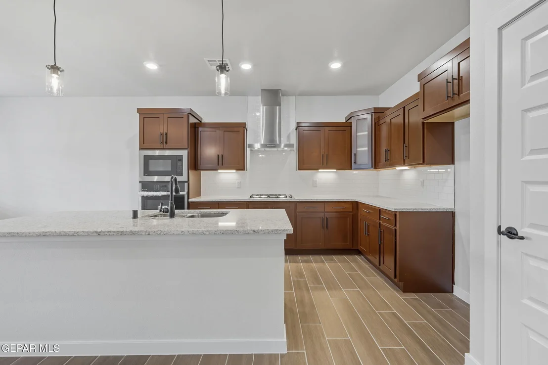 Photo of 925 Nayland Place
