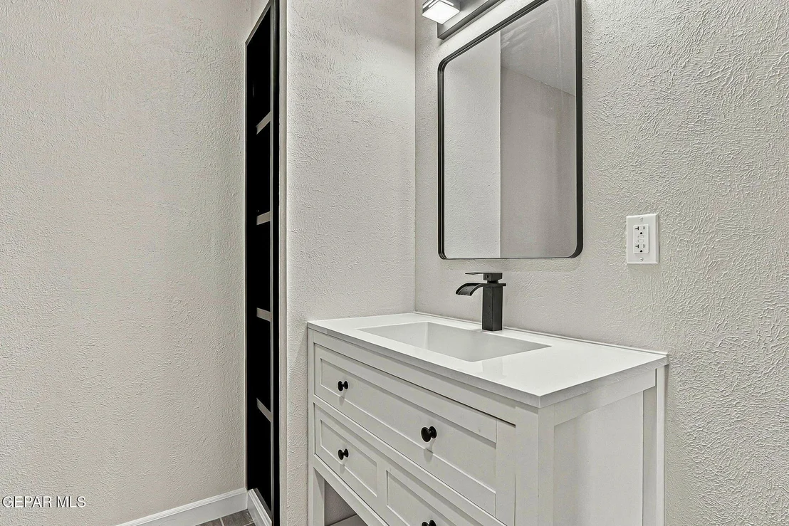 Photo of 8208 PARKLAND Drive