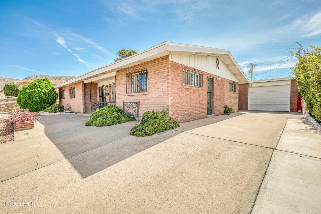 Photo of 309 DE LEON Drive