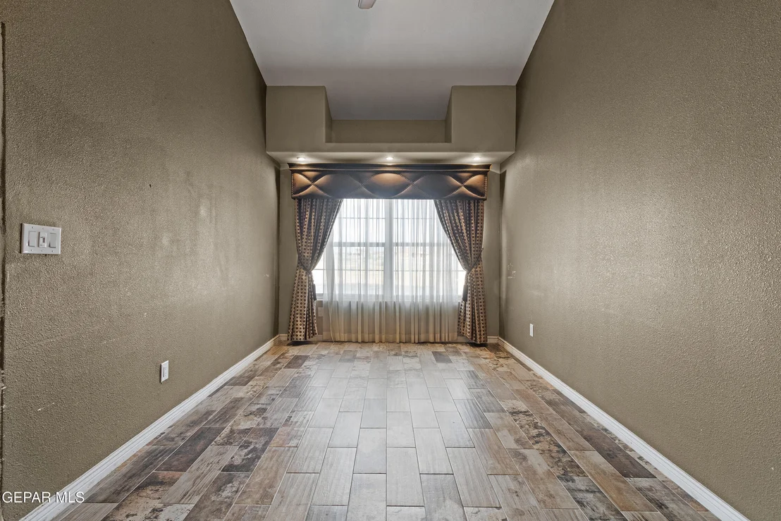 Photo of 360 Judge Bean Circle