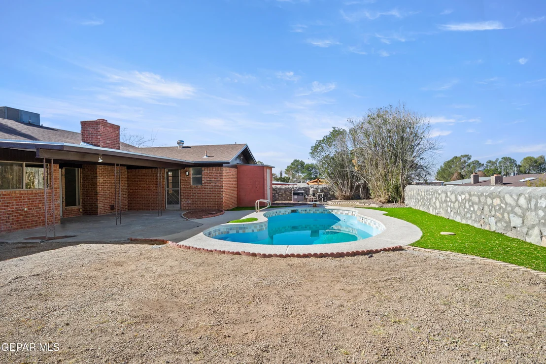 Photo of 6849 LA CADENA Drive