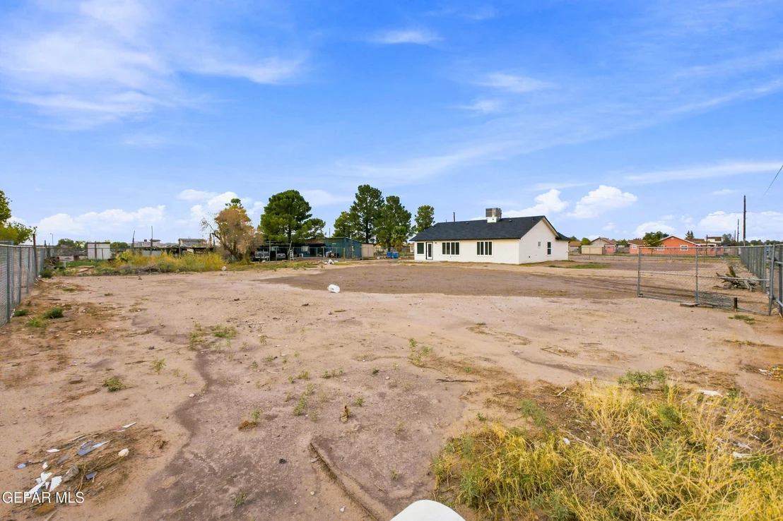 Photo of 11571 Riverside Road