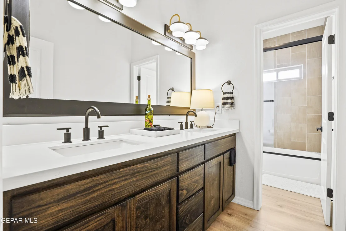 Photo of 5500 VALLEY OAK Drive