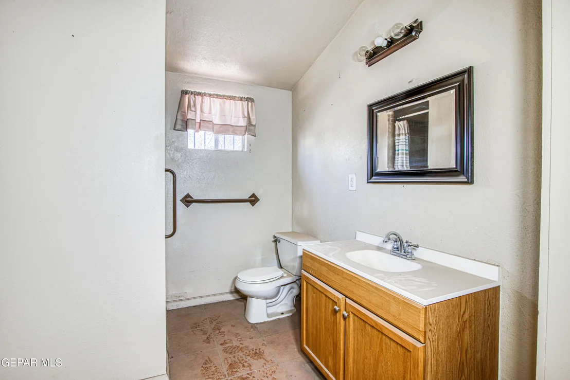 Photo of 10409 Alameda Avenue
