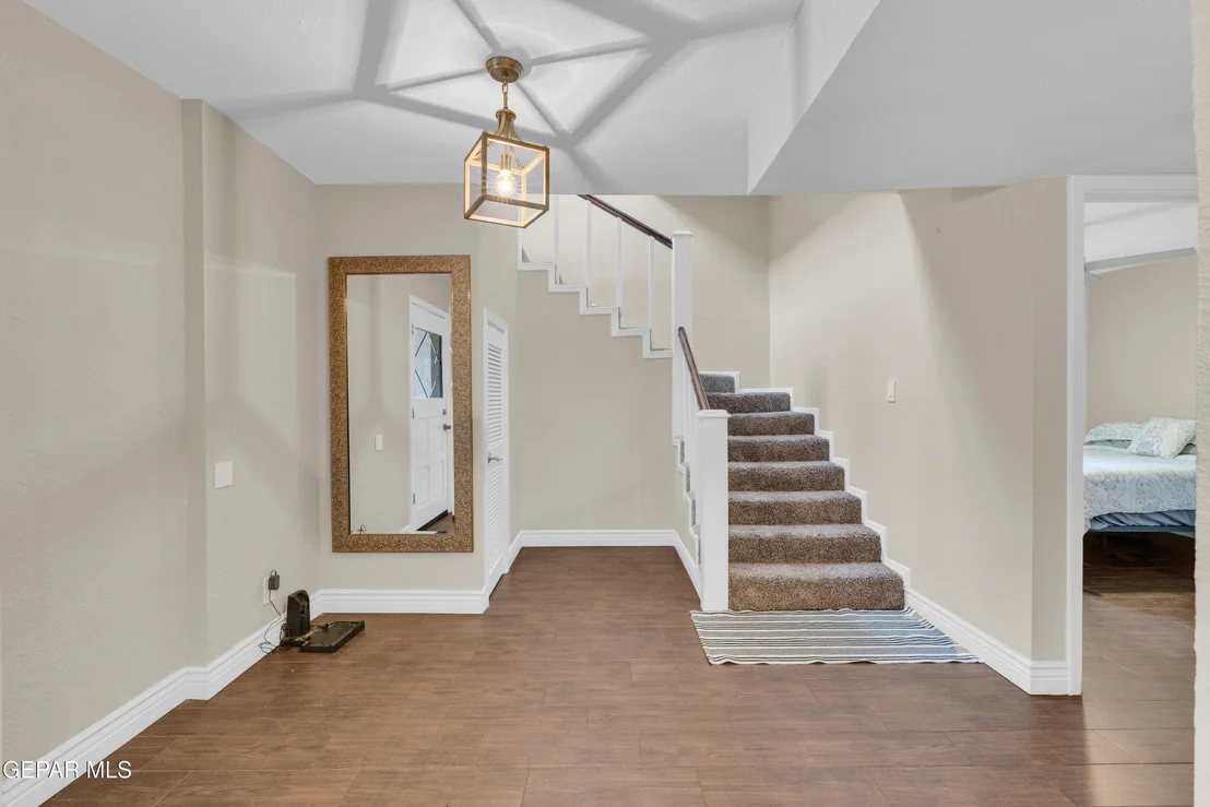 Photo of 425 VALPLANO Drive