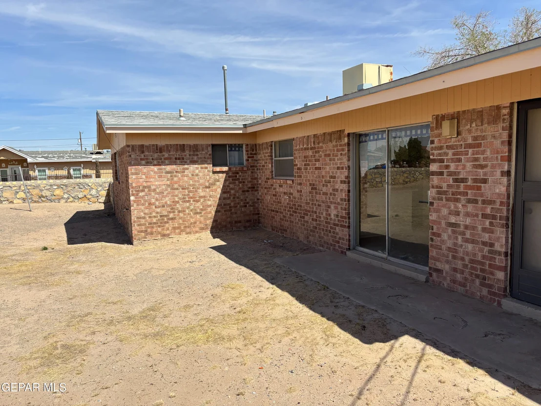 Photo of 213 ROMERIA Drive
