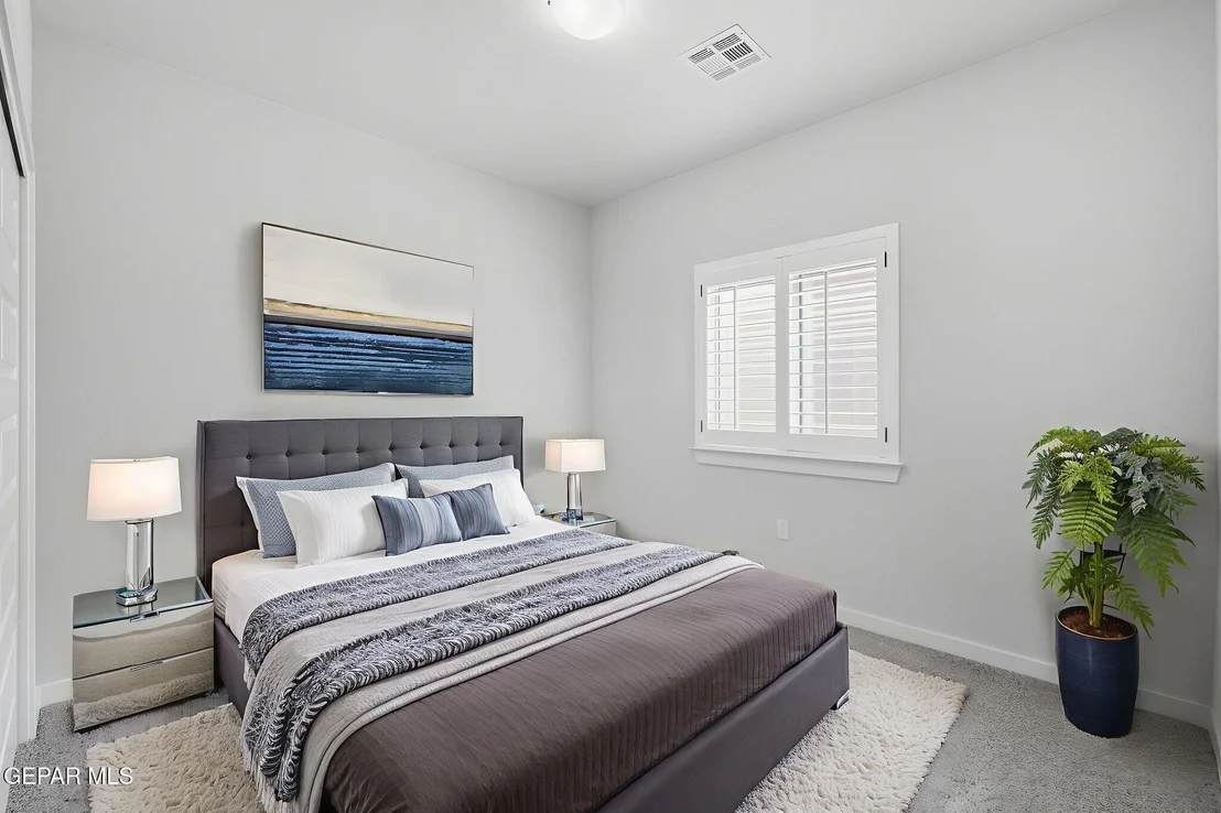 Photo of 925 Nayland Place
