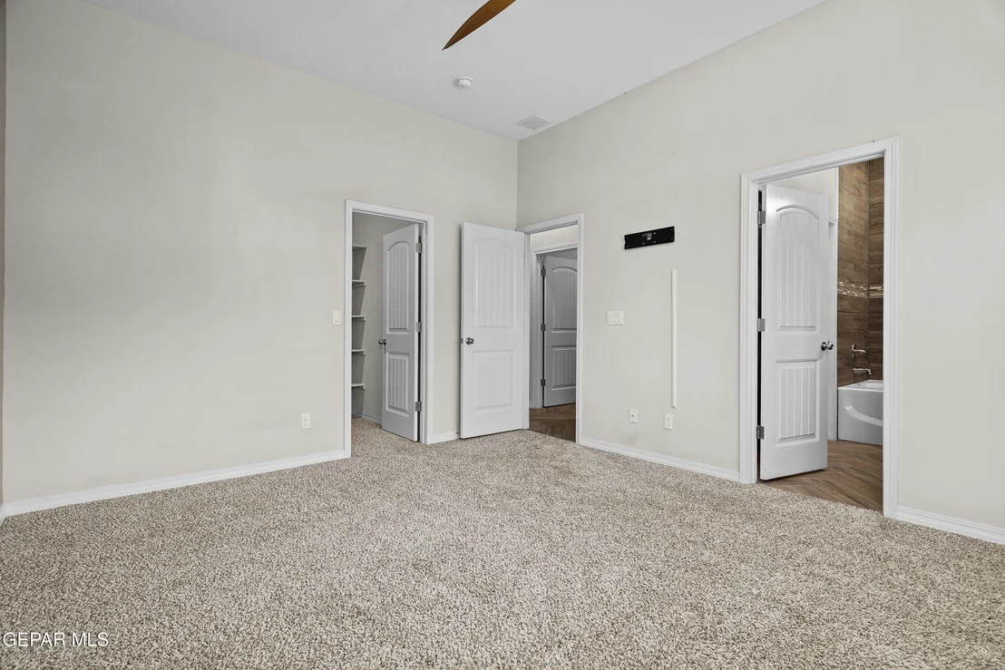 Photo of 6933 COPPER TOWN Drive