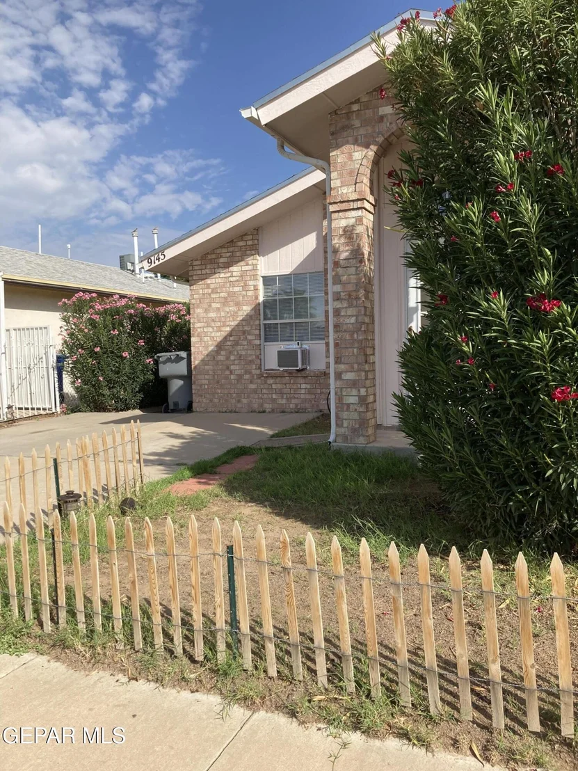 Photo of 9145 BUR OAK Circle