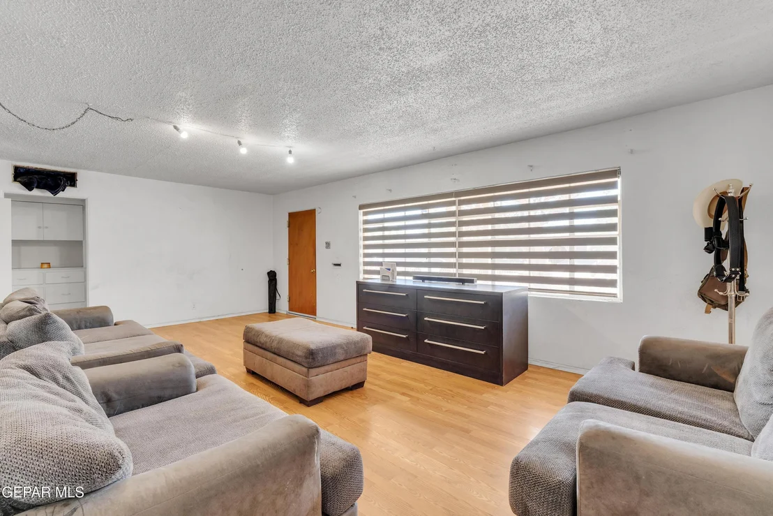 Photo of 5013 Flower Drive