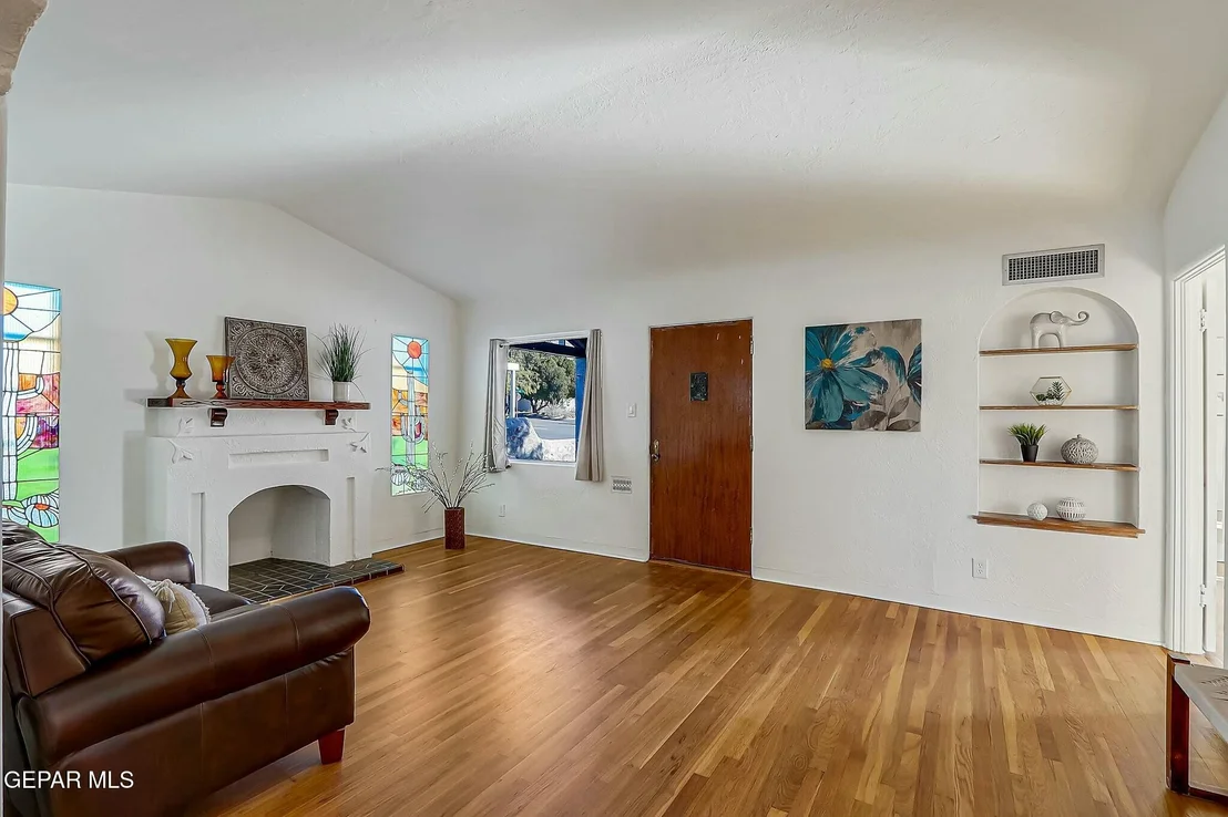 Photo of 601 E BALTIMORE Drive