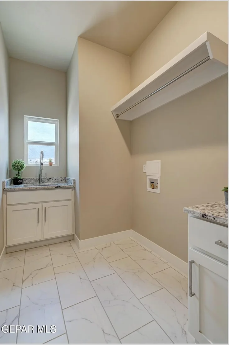 Photo of 812 Fairford Place