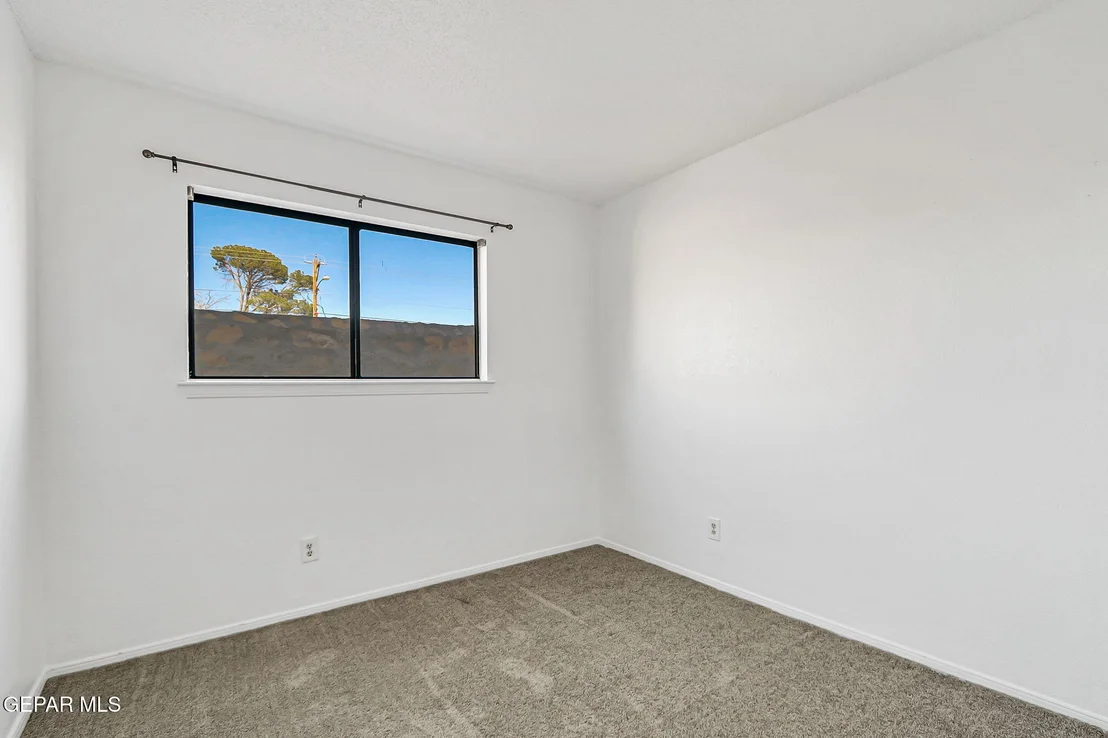 Photo of 10846 QUARTZ Street