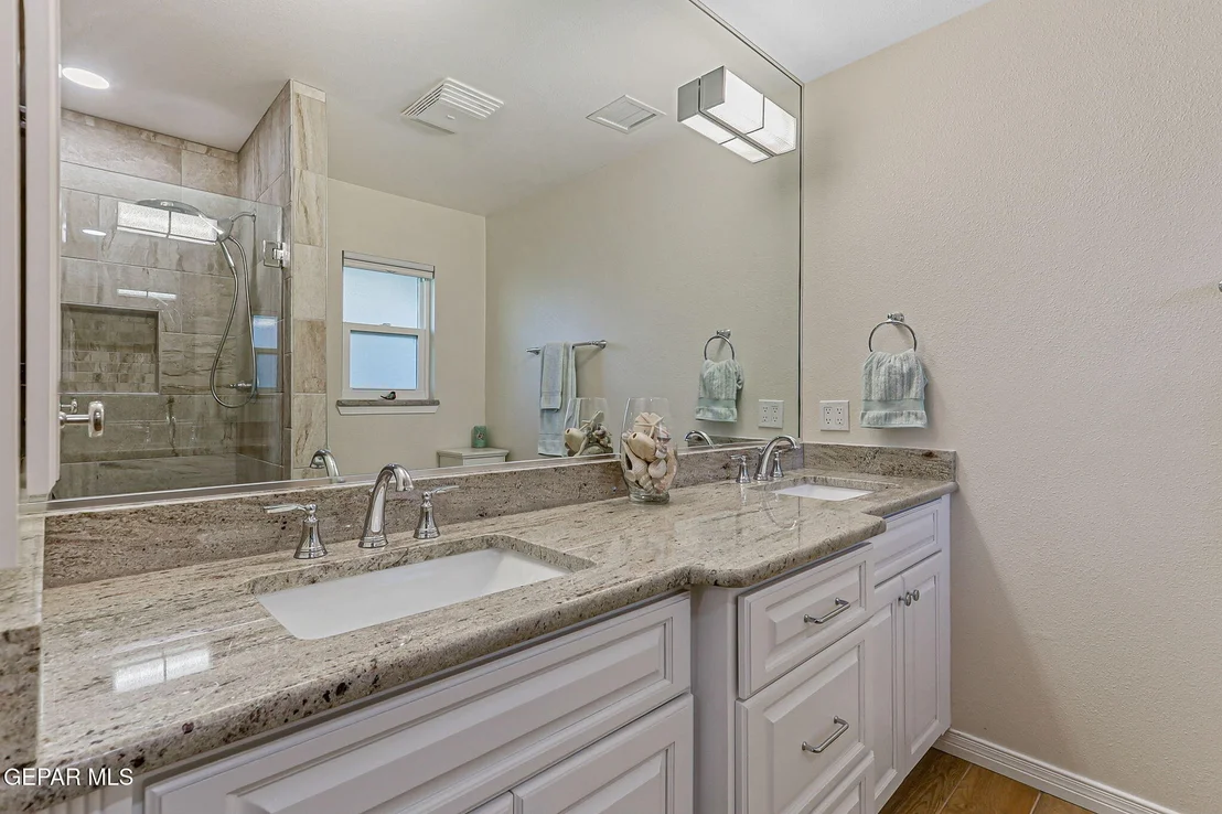 Photo of 717 LIVE OAK Drive