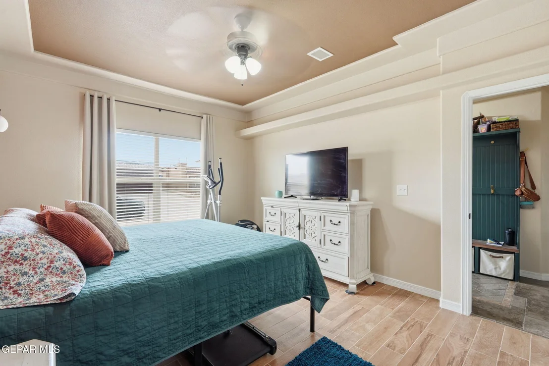 Photo of 14213 FABLED POINT Avenue