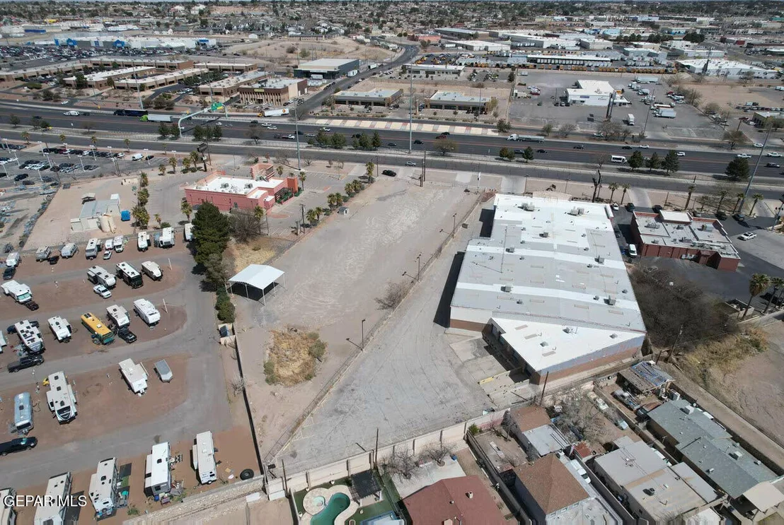 Photo of 8032 E Gateway Boulevard