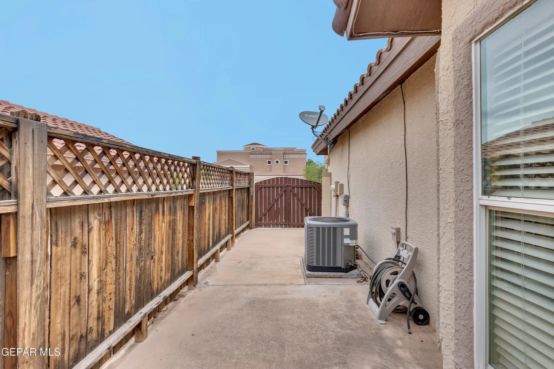 Photo of 6358 FRANKLIN VIEW Drive