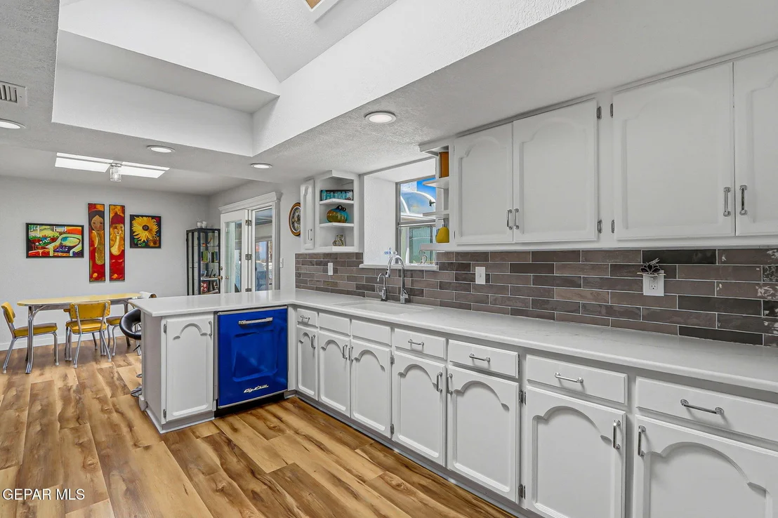 Photo of 605 MOONDALE Drive