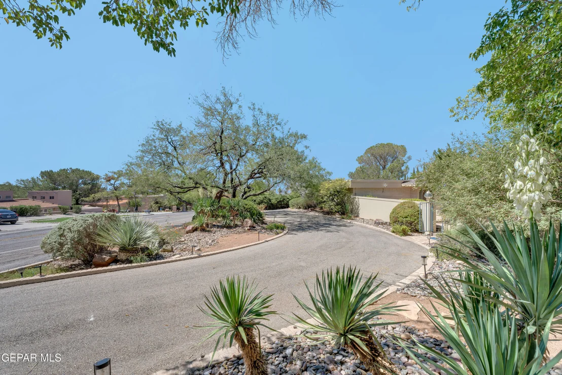 Photo of 913 THUNDERBIRD Drive