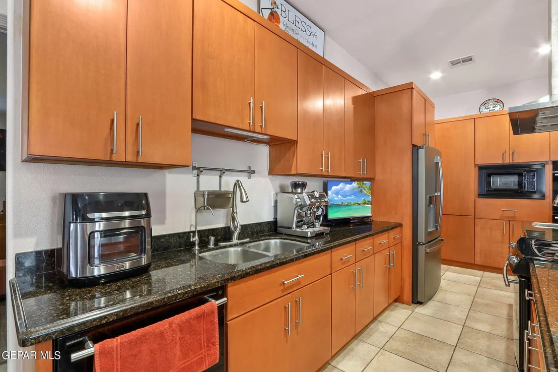Photo of 6337 Franklin Bluff Dr Drive