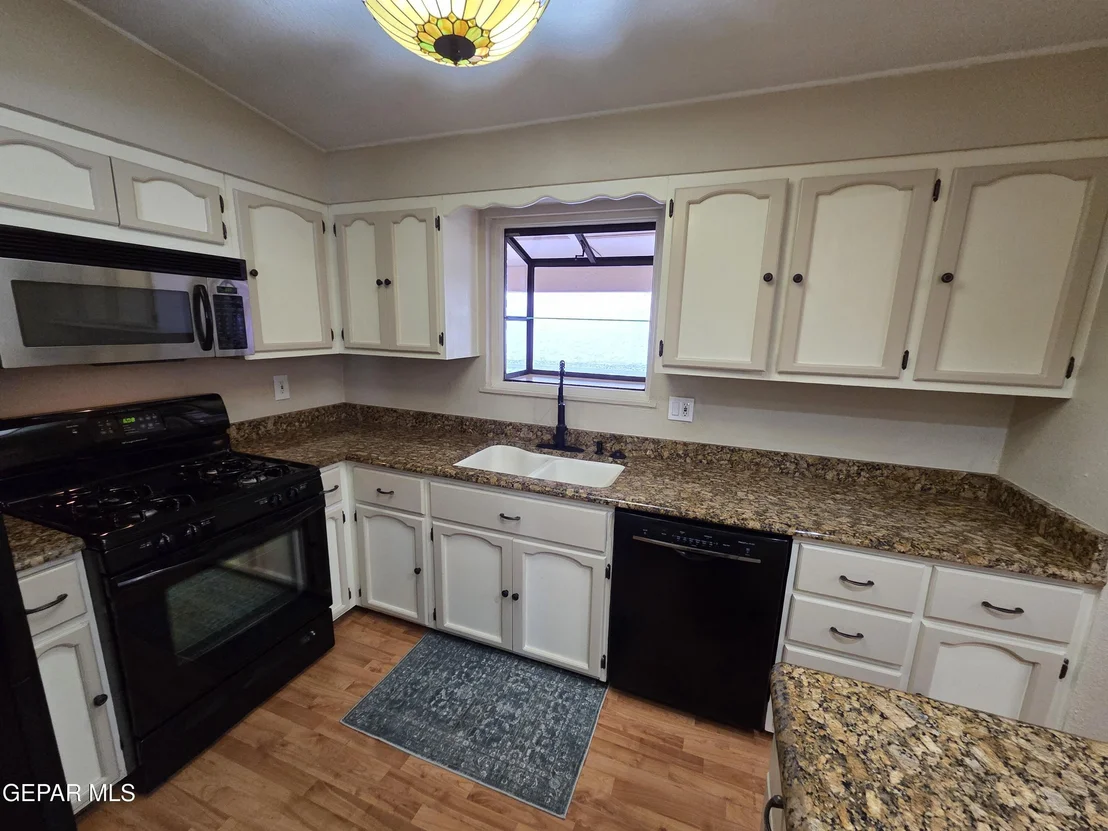 Photo of 4249 CANTERBURY Drive