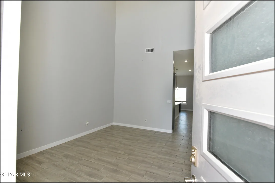 Photo of 205 ANGLESY Place