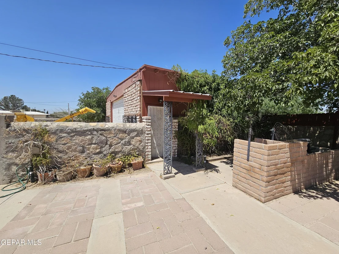 Photo of 800 N G Avenue N