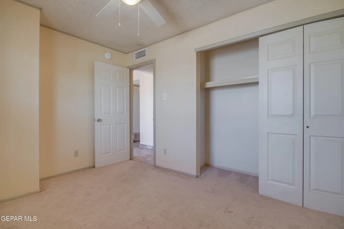 Photo of 5649 LONGVIEW Circle