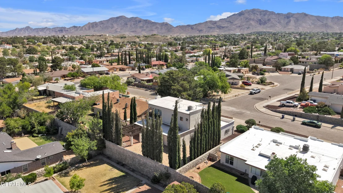 Photo of 425 VALPLANO Drive