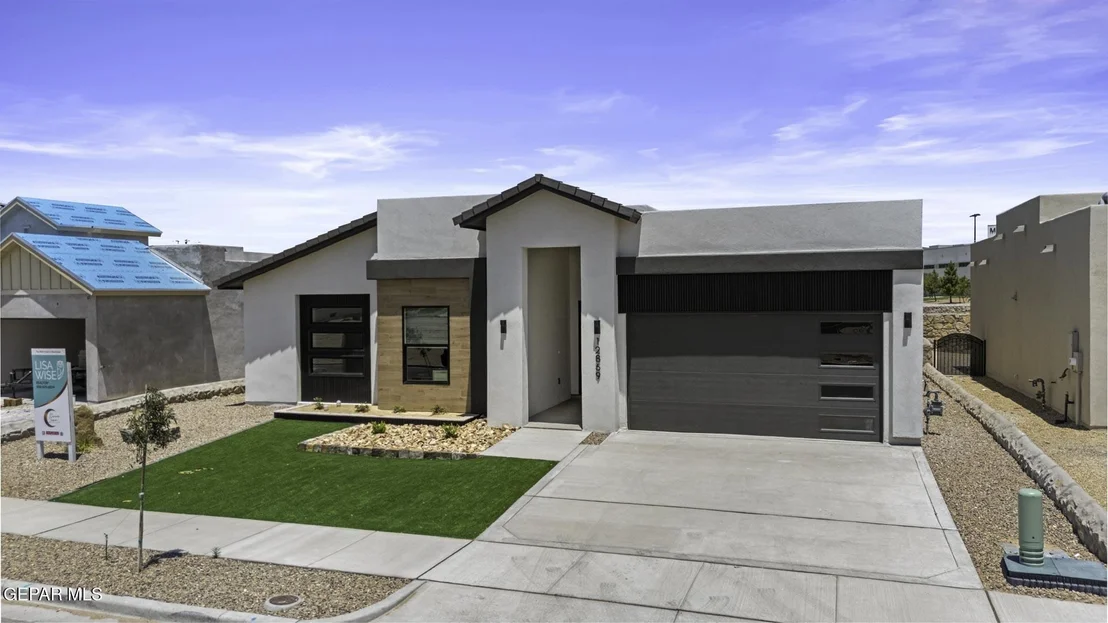 Photo of 916 Sandhurst Place