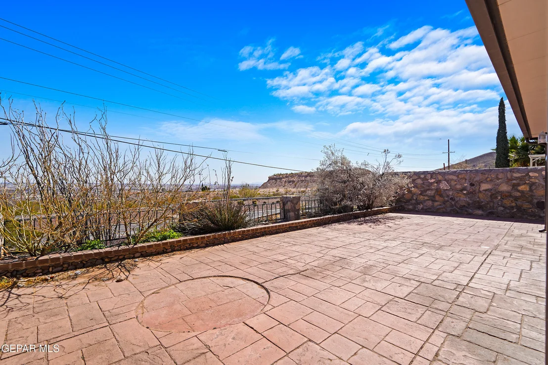 Photo of 6860 RIDGE TOP Drive