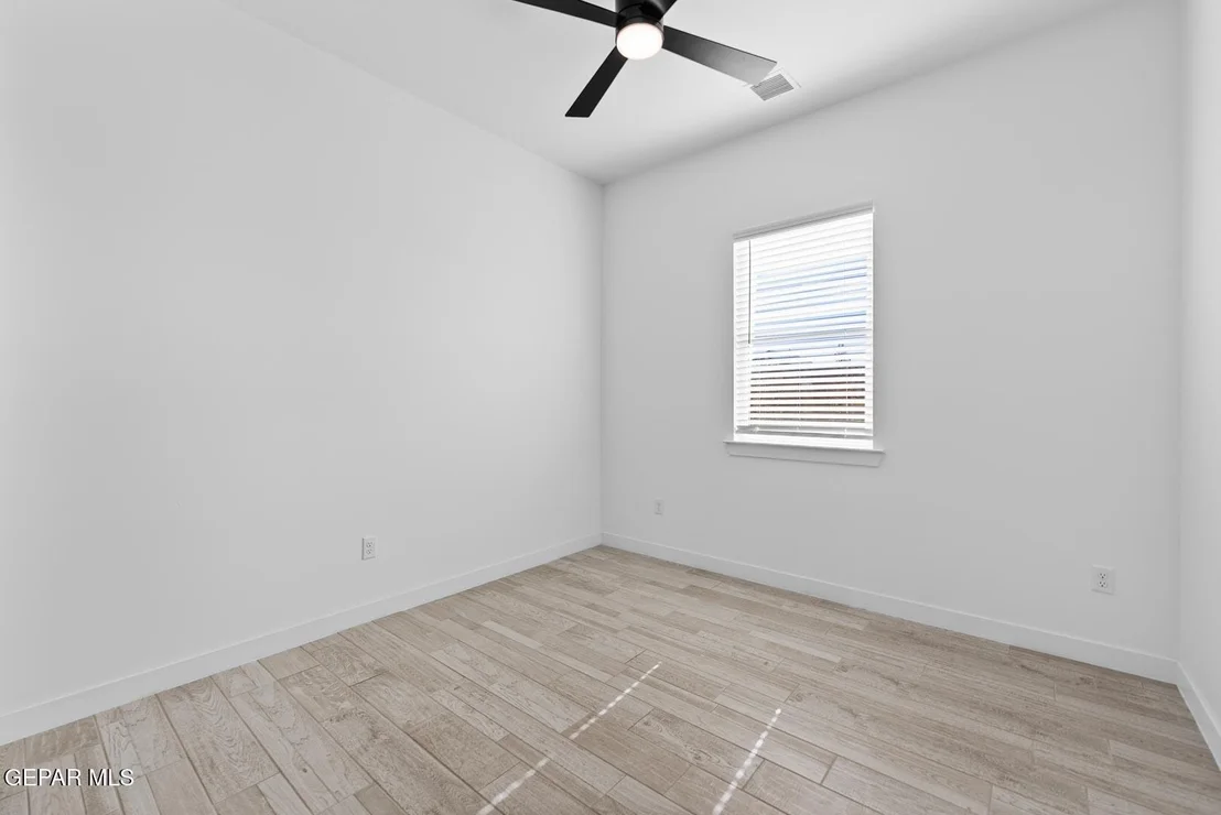 Photo of 920 Sandhurst Place