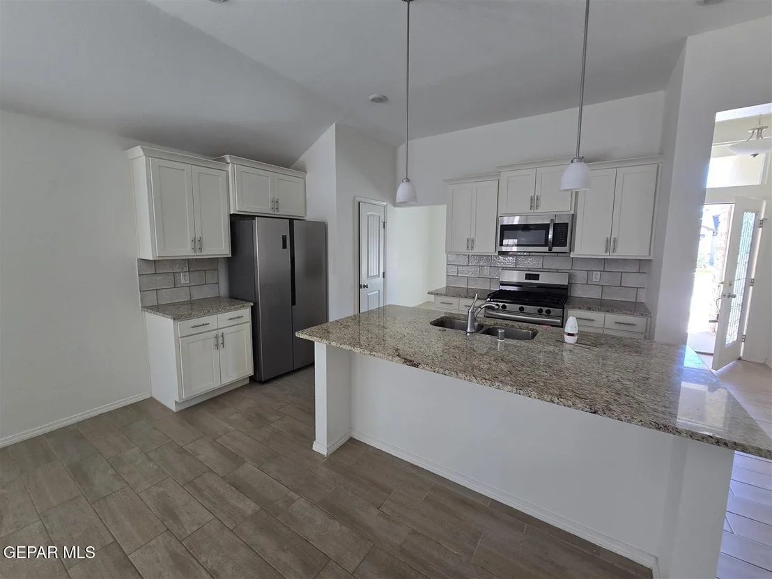 Photo of 1313 MEADOW Road