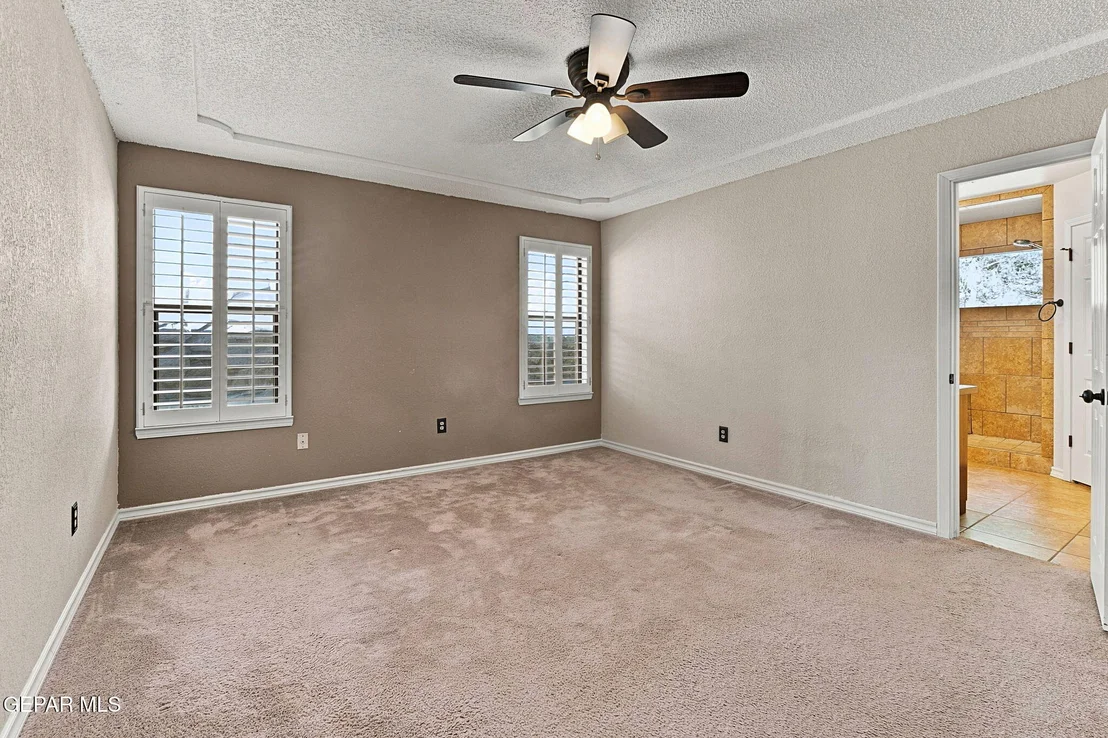 Photo of 860 HEMPSTEAD Drive