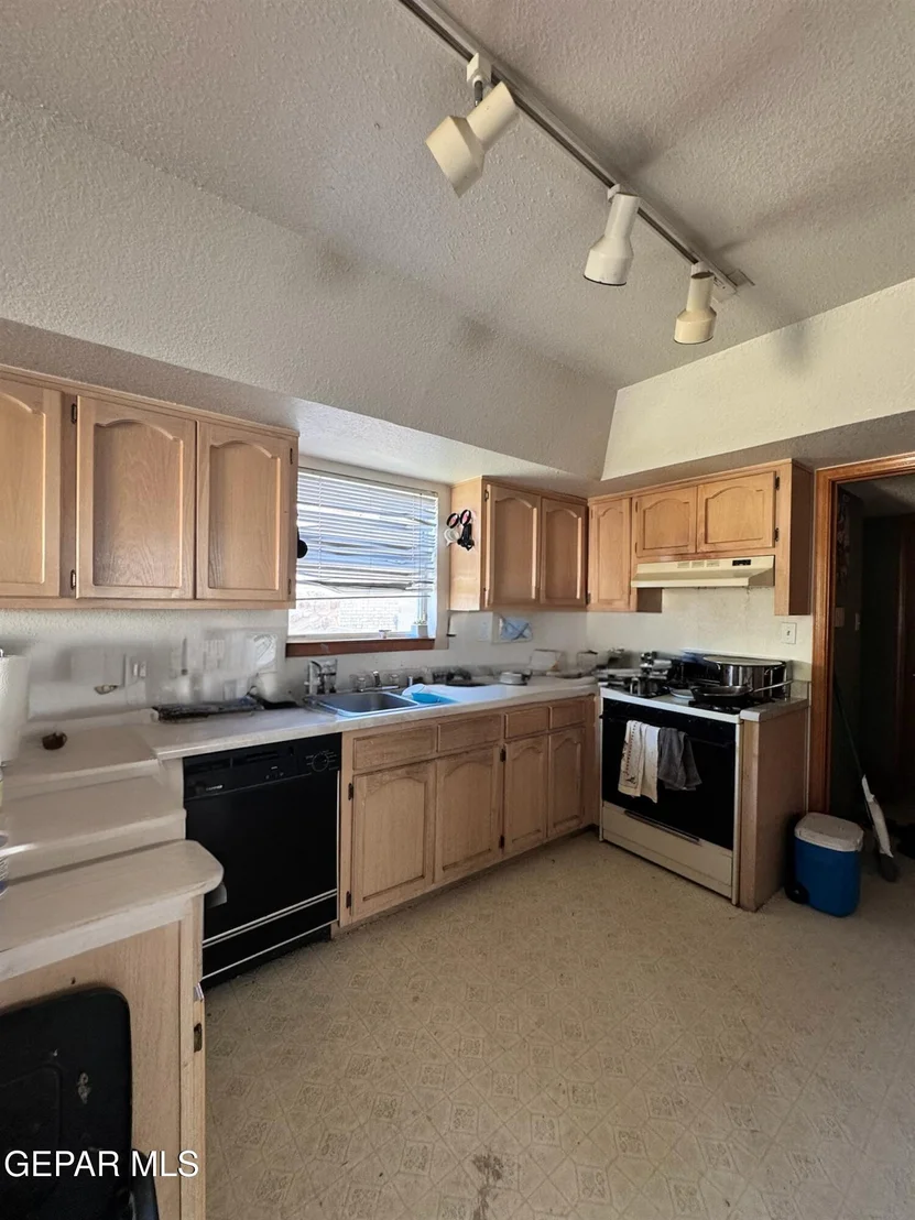 Photo of 7119 Oval Rock Drive