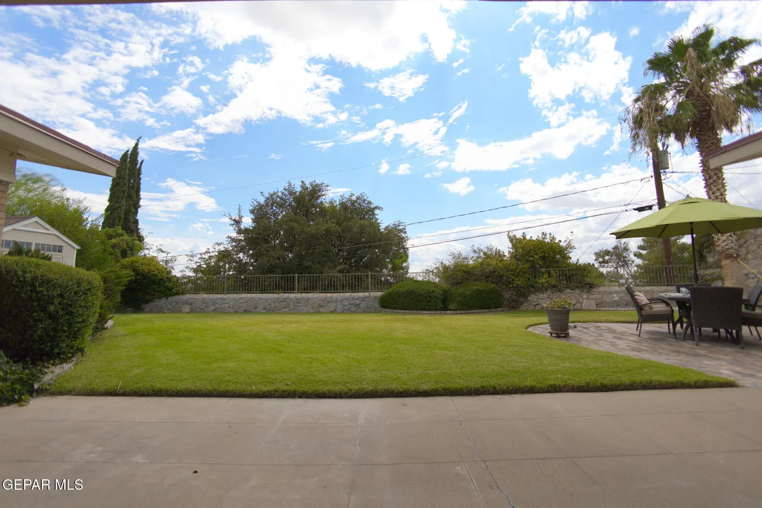 Photo of 417 INDIAN BLUFF Road