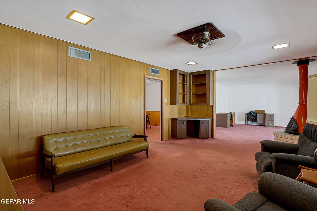 Photo of 4209 NORFOLK Lane