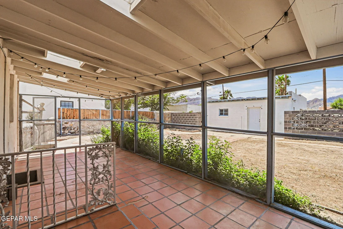 Photo of 2037 CRESCENT Circle